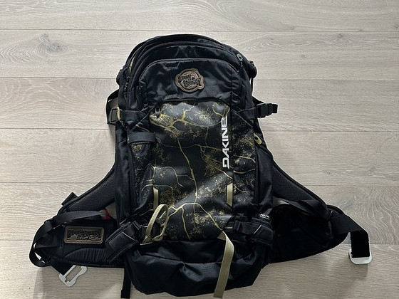 Рюкзак Dakine Poacher R.A.S. 26L Sammy Carlson