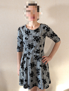 Женское платье (2 фото из 3)