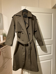 Новый не ношеный Massimo Dutti oversized тренчкот, модель эт (1 фото из 3)