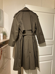 Новый не ношеный Massimo Dutti oversized тренчкот, модель эт (2 фото из 3)