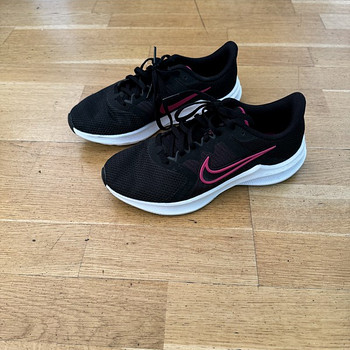 Кроссовки Nike
