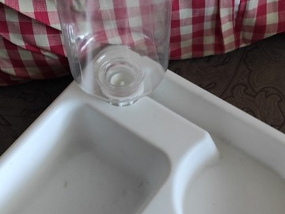 Продам миску с поилкой для кота