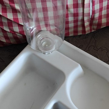 Продам миску с поилкой для кота
