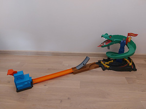 HOT WHEELS Cobra Crush FNB20 (2 foto / 2)