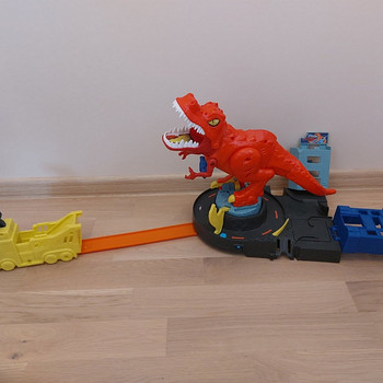 Игровой набор Hot Wheels T-Rex Rampage GFH88