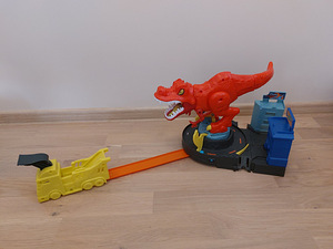 Игровой набор Hot Wheels T-Rex Rampage GFH88 (2 фото из 2)