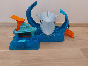 HOT WHEELS City Robo Shark Frenzy GJL12 (4 фото из 4)