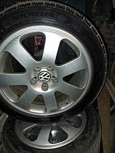 Volkswagen оригинальные диски 255/45/18 (3 фото из 4)