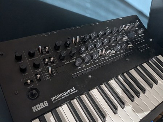 Korg Minilogue XD + sound packs + dust cover