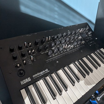 Korg Minilogue XD + звуковые пакеты + защитная крышка