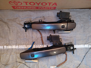 Land Cruiser 200 69210-60100-B1 69217-60120-B1 69201-60040 (1 foto / 2)