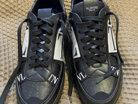 Кроссовки Valentino