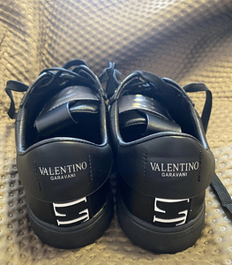 Кроссовки Valentino (3 фото из 3)
