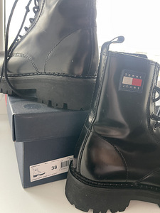 Tommy Hilfiger сапоги (5 фото из 5)