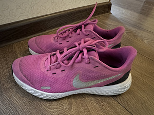 Nike tossud s.36 (1 foto / 3)