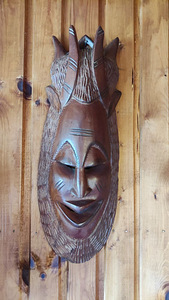 Mask punasest puidust (1 foto / 1)