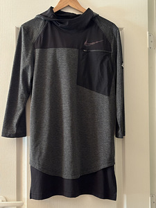 Продается малоношеная спортивная кофта Nike, размер M (1 фото из 2)
