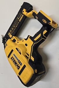 Naelapüss DeWalt DCN680 + aku 4,0ah + laadija (5 foto / 6)