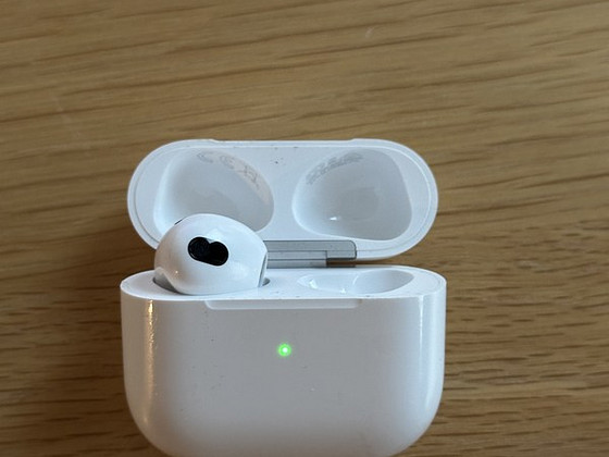 AirPods 3-го поколения (A2564) левый наушник + чехол