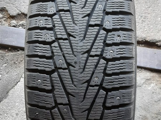 265/60 R18 Nokian