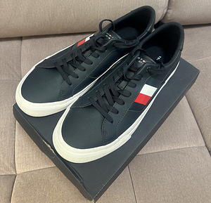 Кроссовки Tommy Hilfiger 42 новые (1 фото из 4)