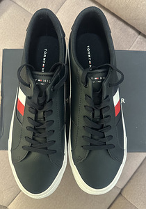 Кроссовки Tommy Hilfiger 42 новые (3 фото из 4)