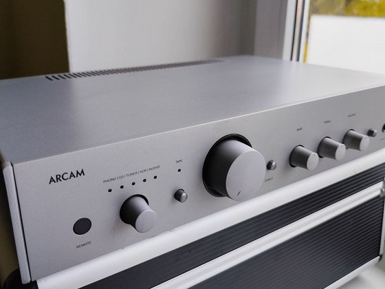 Качественный усилитель Arcam A65 PLUS от Cambridge