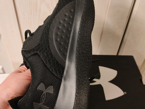 Кроссовки 40-41 новые