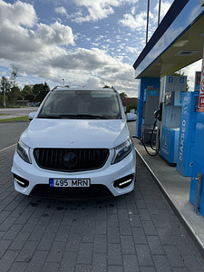 Mercedes Benz V220 (9 фото из 13)