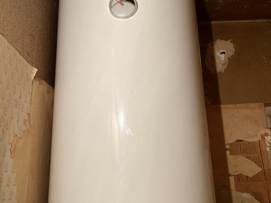 SOOJUSVAHETIGA ELEKTRIBOILER ARISTON PRO R 100L VERTIKAALNE