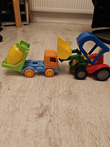 Трактор и бетономешалка. Игрушки (2 фото из 2)