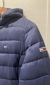 Продам женскую куртку Tommy Jeans (новая) осень/весна (1 фото из 7)