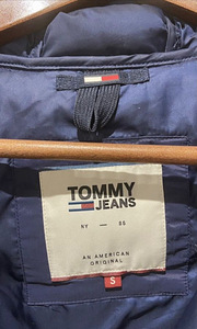 Продам женскую куртку Tommy Jeans (новая) осень/весна (3 фото из 7)