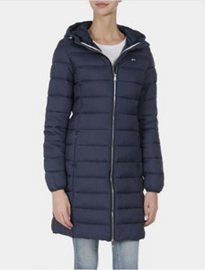 Продам женскую куртку Tommy Jeans (новая) осень/весна (6 фото из 7)