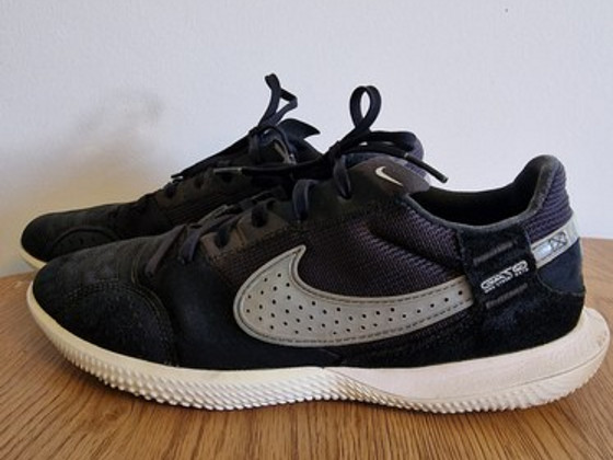 Качественные кожаные футбольные бутсы NIKE Street Gato