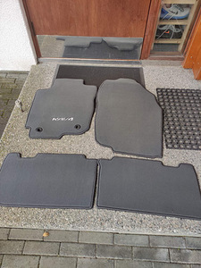 Toyota RAV 4 Põrandamatid (4 foto / 6)