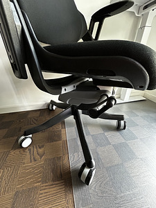 Ergonoomiline lauatool (2 foto / 3)
