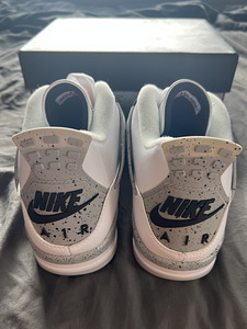 Jordan 4 Retro White Cement (3 фото из 4)