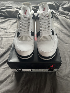Jordan 4 Retro White Cement (4 фото из 4)