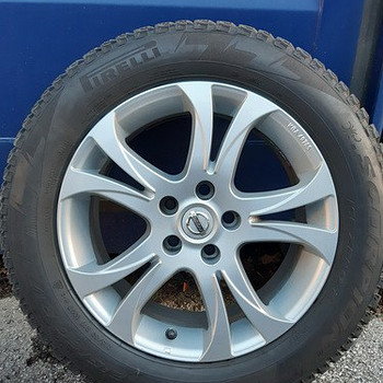 Литые диски Nissan Qashqai + шипованные зимние шины