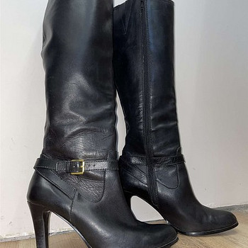 Ralph Lauren Bethan Size 8 M Black leather side zip boots
