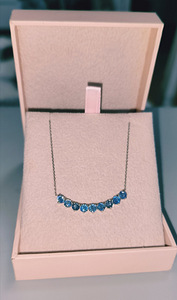 Kett ripatsiga valgest kullast safiir2,6ct (1 foto / 9)