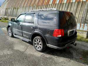Lincoln Navigator varuosadeks (4 foto / 10)