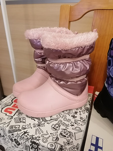 Куртка 134 и crocs c12 (2 фото из 3)