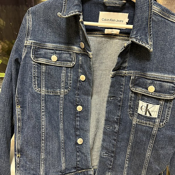 Джинсовая куртка Calvin Klein XS как новая