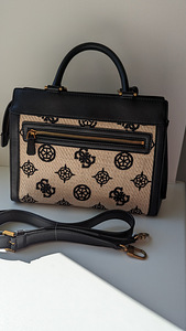 Kott Guess (5 foto / 5)