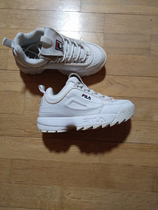 Кроссовки Fila. (2 фото из 2)