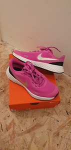 Кроссовки Nike EUR 36 (1 фото из 3)