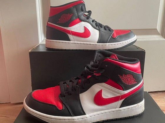 Air Jordan 1 Mid, черные, белые и красные