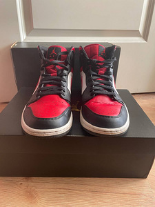 Air Jordan 1 Mid, mustad, valged ja punased (2 foto / 4)